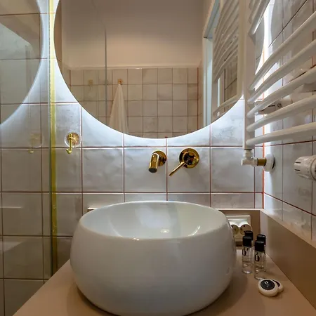 Neon 45 - Properunit Apartmán Vratislav